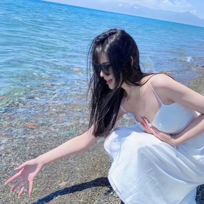 穿黑衣的女孩